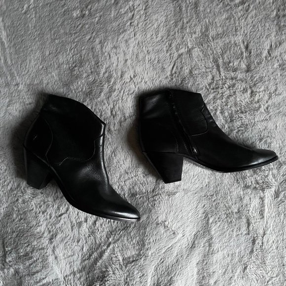 FRYE AND CO. Shoes - Frye Lila Western Short Boots Booties (9.5, Black)